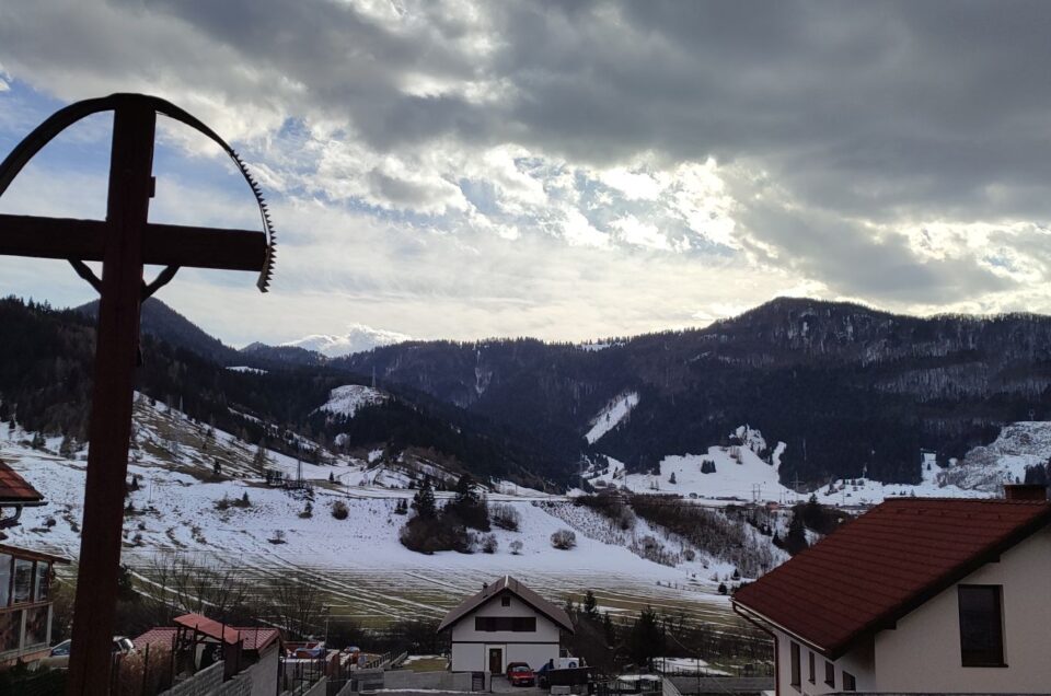 Kríž Švošov, Nad brehmi