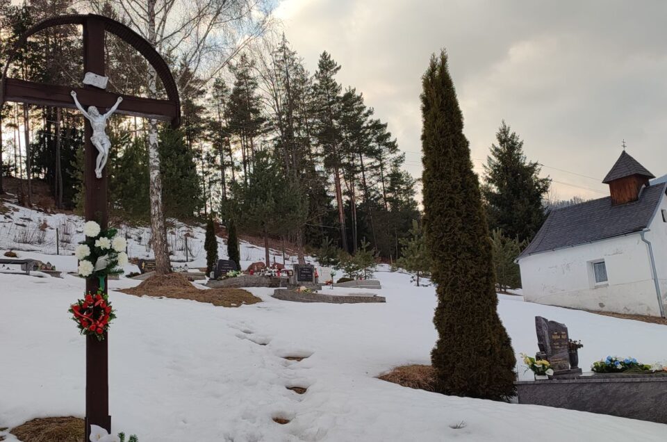 Kríž na cintoríne, Liptovská Osada