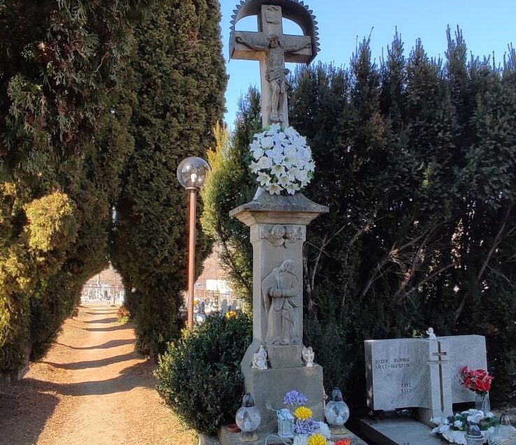 Kríž na cintoríne, Liptovské Sliače – Stredný