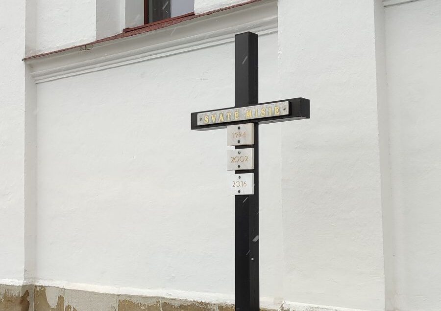 Misijný kríž pri kostole, Valaská Dubová